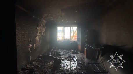 Работники МЧС спасли двух человек из горящей квартиры в Минске