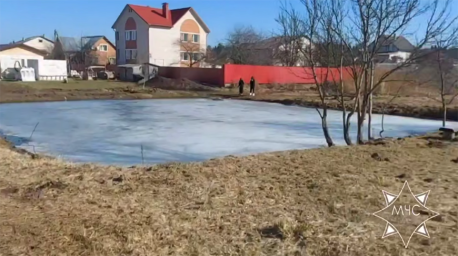 В Ушачах прохожие спасли провалившихся под лед детей