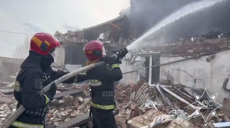 Спасатели работают по сообщению о происшествии в четырехквартирном жилом доме в Гродненском районе