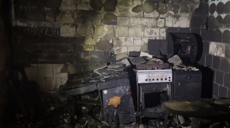 В Калинковичах при пожаре дома спасли двух пенсионеров В Калинковичах при пожаре дома спасли двух пенсионеров