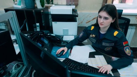 Зачем дети звонят в МЧС? Диспетчер рассказала о веселых и пугающих случаях