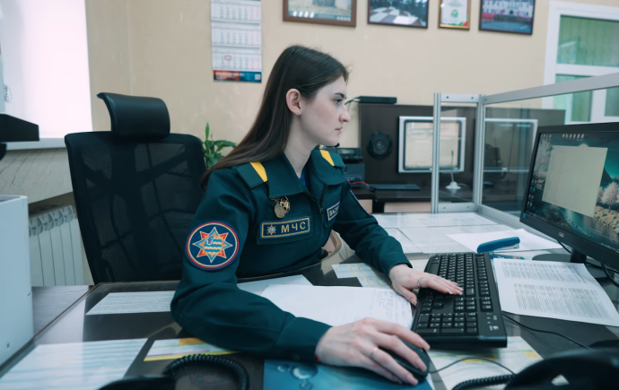 Зачем дети звонят в МЧС? Диспетчер рассказала о веселых и пугающих случаях 0