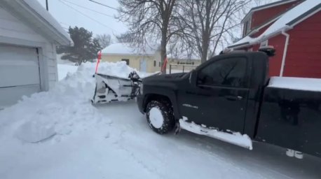Торнадо, метели и штормовой ветер: непогода охватила десятки штатов США