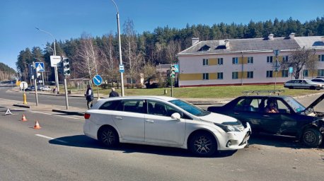 В Минске водитель легковушки спровоцировал аварию при развороте