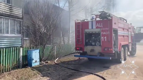 Работники МЧС спасли мужчину на пожаре в Любанском районе