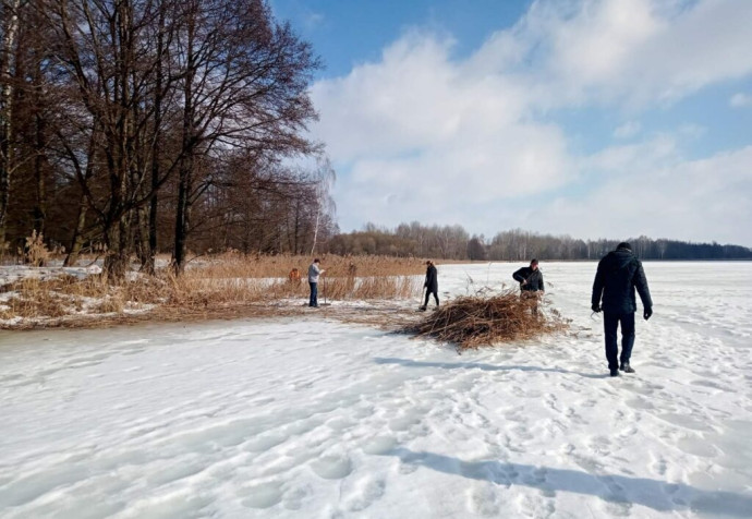 В Станьково началось строительство пирса на озере 2