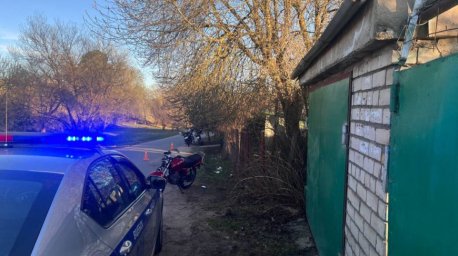 В Витебске несовершеннолетний байкер врезался в ограждение