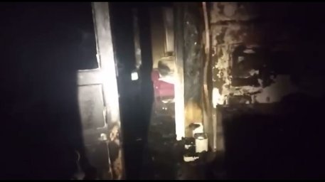 В Бобруйске горел жилой дом: АПИ спас хозяйку и ее внучку
