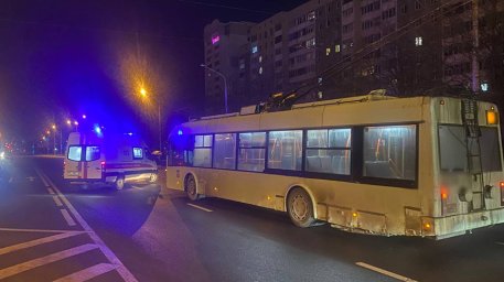 В Минске женщина попала под колеса троллейбуса