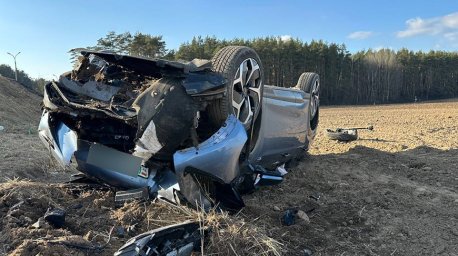 В Минске на МКАД опрокинулся автомобиль с несовершеннолетними пассажирами
