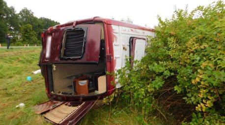 Пошел на обгон в дождь и опрокинулся. Стали известны подробности ДТП с микроавтобусом в Ивановском районе