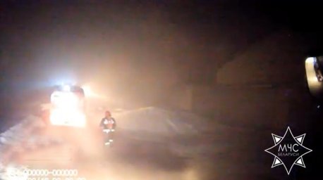 В Шкловском районе горел птичник: животные не пострадали