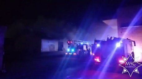 Ночью в Барановичах горело складское помещение Ночью в Барановичах горело складское помещение