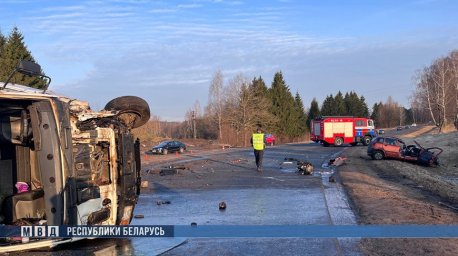 Водитель и пассажир легковушки погибли при лобовом столкновении с грузовиком в Молодечненском районе Водитель и пассажир легковушки погибли при лобовом столкновении с грузовиком в Молодечненском районе