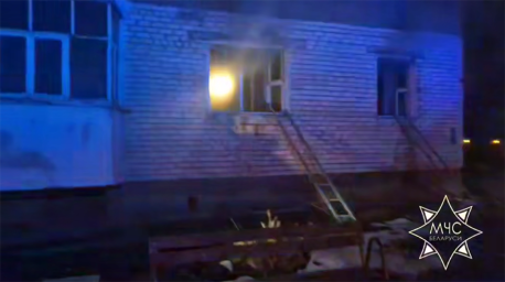 В Новополоцке из горящей квартиры спасены мужчина и женщина