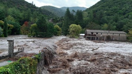 При наводнениях на юге Франции два человека пропали без вести