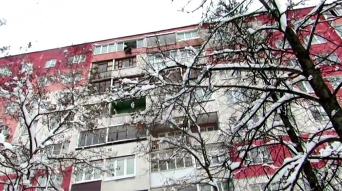 В Борисове спасатели сняли молодого мужчину с ограждения балкона на девятом этаже