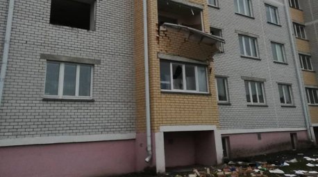 В Дрогичине в квартире выбило окна и почти обвалился балкон