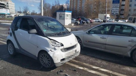 Водитель легковушки и пассажир пострадали в ДТП в Минске