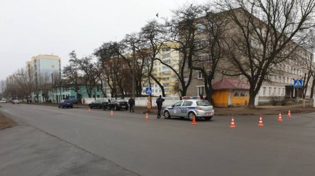В Бобруйске под колеса автомобиля попала шестилетняя девочка