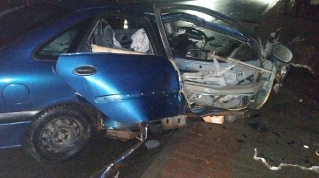 В Гродно легковушка влетела в столб: водитель был пьян
