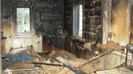 Подожгли дом, чтобы замести следы - возбуждено уголовное дело в отношении двух парней в Городокском 