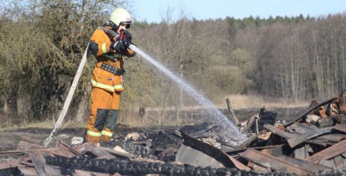 В Щучинском районе более 20 домов сгорело из-за пала сухой травы