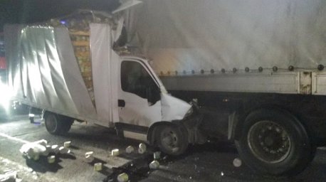 В Пуховичском районе столкнулись два грузовика: пострадал мужчина