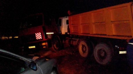 Два грузовика столкнулись в районе 5-го км МКАД