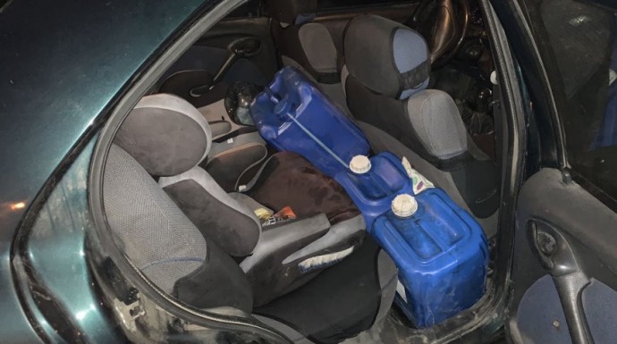 В Гомельском районе водитель легковушки нелегально перевозил 260 л топлива