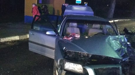 Две легковушки столкнулись в Дзержинском районе: одного из водителей деблокировали спасатели