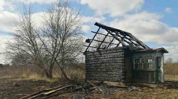В Чашникском районе из-за пала сухой травы сгорела дача