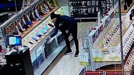 Житель Барановичей украл 6 мобильных телефонов в брестском магазине