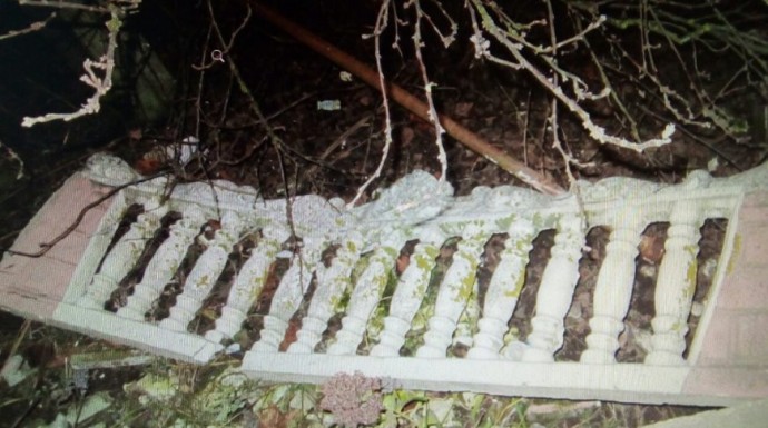 Пьяный хулиган сломал забор исполкома в Берестовицком районе