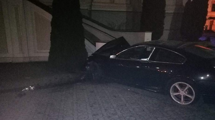 Водитель с двухмесячным стажем врезался в костел в центре Гродно