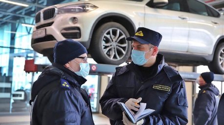 Уголовное дело возбудили по факту обнаружения взрывоопасного предмета под автомобилем в Минске