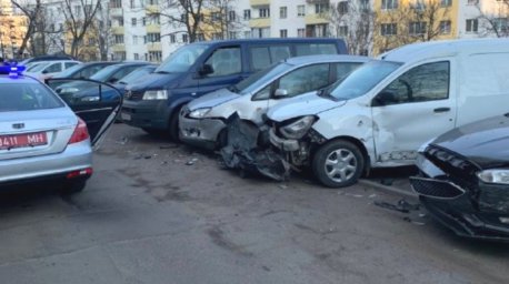 В Минске пьяная женщина за рулем совершила наезд на пять автомобилей