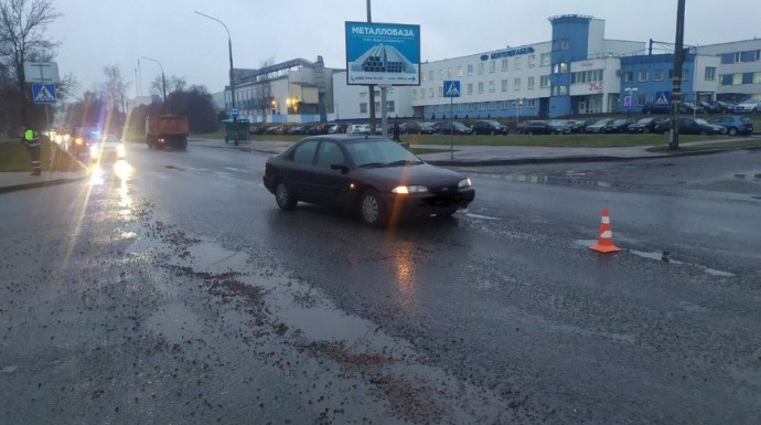 Легковушка сбила двух женщин в Минске