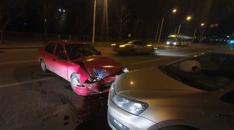 Такси столкнулось с легковушкой в Минске