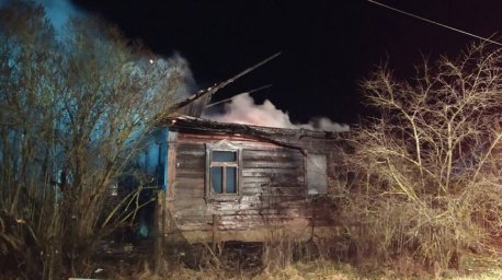 Очевидцы спасли мужчину из горящего дома в Узденском районе