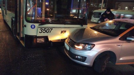 ДТП в Минске: легковушка не уступила дорогу троллейбусу, пострадал ребенок