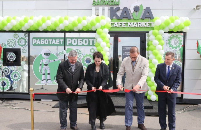 Робот-продавец появился на заправке под Гомелем 2