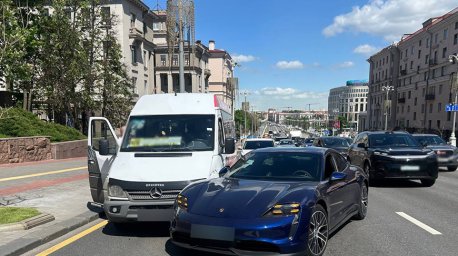 В Минске столкнулись легковушка и маршрутка с пассажирами