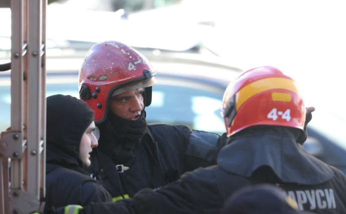 В Минске на Немиге горел автомобиль 5