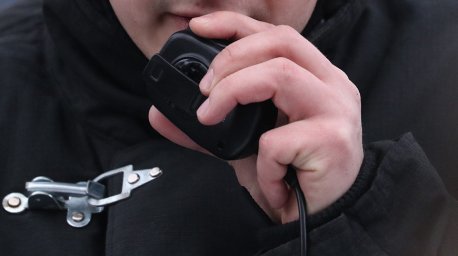 На лестничной площадке жилого дома в Минске вспыхнул электросамокат