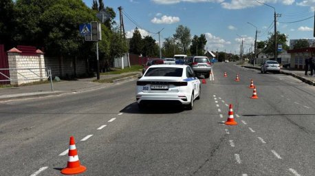 Подросток в Жлобине перебегал дорогу на красный свет и попал под машину