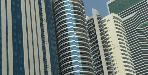 Власти Дубая и Абу-Даби поручили отелям продлить проживание туристов из-за отмены рейсов