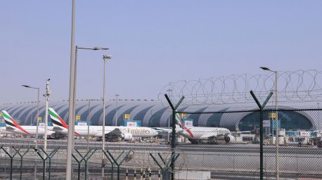 Из аэропорта Дубая вылетел первый с начала суток пассажирский самолет