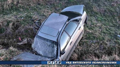 В Глубокском районе легковушка съехала в кювет: пострадали водитель и пассажир авто