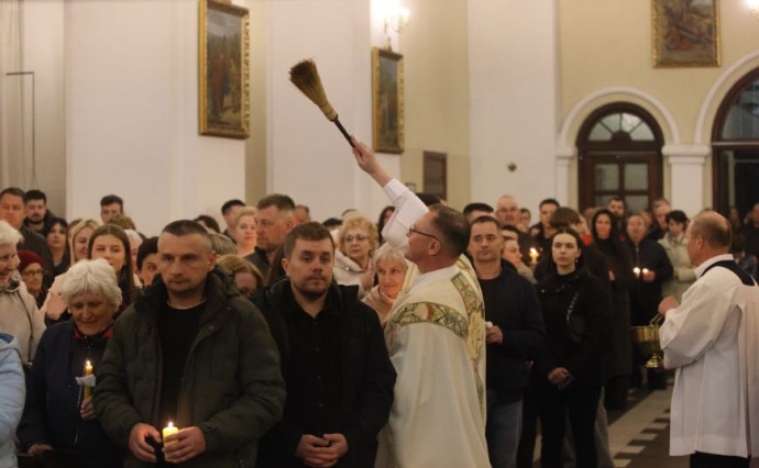 Католики празднуют Светлое Христово Воскресение - Пасху 24